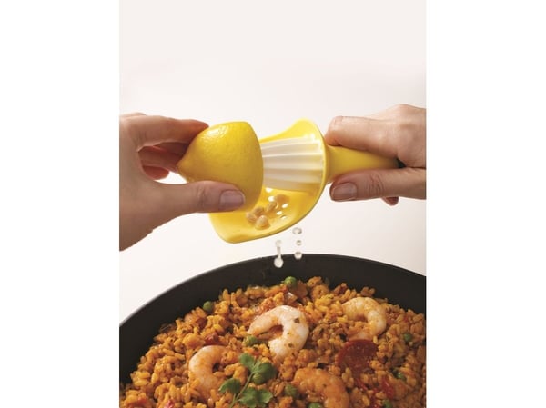 Joseph Joseph Catcher - Citrus reamer with pip catcher - 16.5 x 8.5 x 7 cm - gul