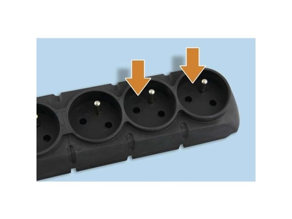 Emos 1909050153, 5 AC-pistorasia(a), 250 V, 50 Hz, 10 A, Musta, 25 ms