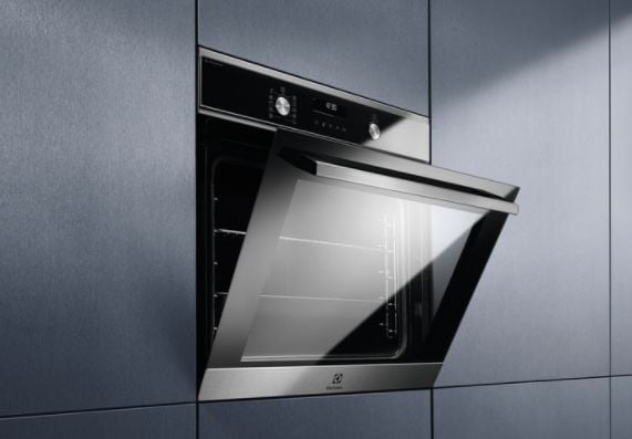 Electrolux EOD6P77WX, Keskikokoinen, 72 L, Grilli, Uuni, Nopea, Höyry, Surround, 2 hyllyä, Pyrolyyttinen, Musta