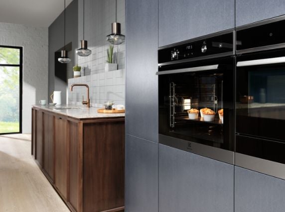 Electrolux EOD6P77WX, Keskikokoinen, 72 L, Grilli, Uuni, Nopea, Höyry, Surround, 2 hyllyä, Pyrolyyttinen, Musta