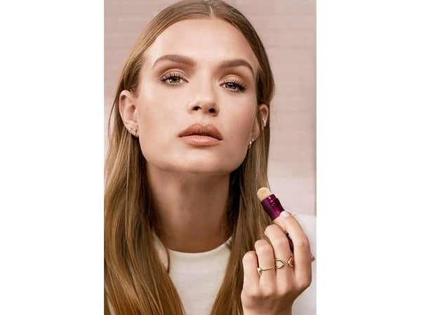 Maybelline Instant Age Rewind Eraser concealer for mørke ringer 04 Honey 6 ml