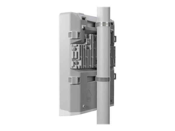 MikroTik netFiber 9 - Switch - Styrt - 5 x SFP + 4 x SFP+ - stangmonterbar - PoE - DC power / PoE