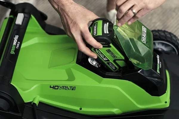 Greenworks 2504707UB 40 V batteri gressklipper - Inkl. 4 Ah batteri og lader