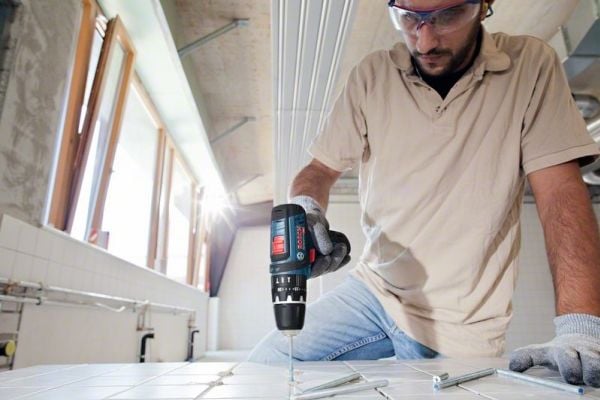 Bosch akkupora/ruuvimeisseli GSR12V-15 ilman akkua ja laturia