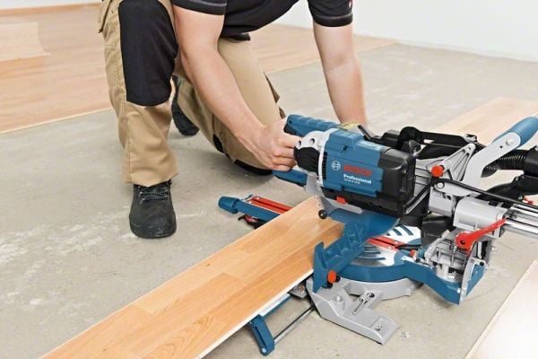 Bosch GCM 8 SDE Skärmaskin/såg med avgasuttag