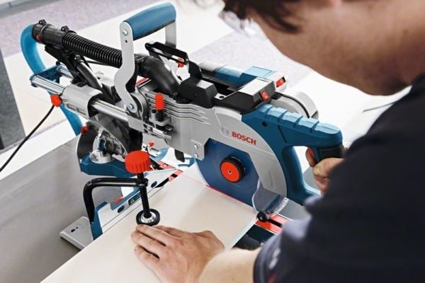 Bosch GCM 8 SDE Skärmaskin/såg med avgasuttag