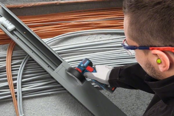 Bosch vinkelsliber GWS 12V-76, 2 x 12 V/3,0 Ah