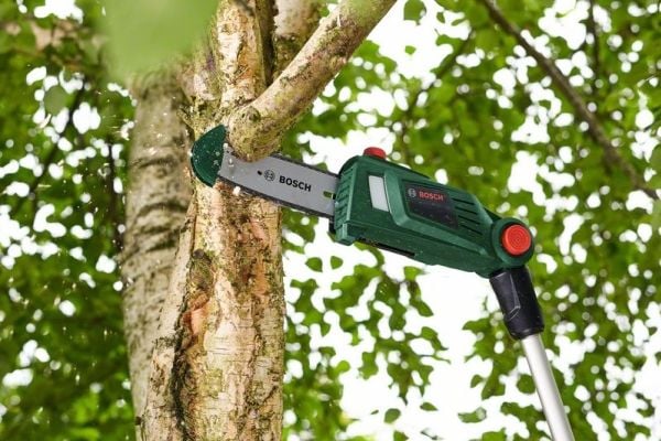 Bosch UniversalChainPole 18 - Beskjæringsmaskin/stangsag - trådløs - 18 V - 2.5 Ah - 15 cm - 20 cm - 3.6 kg