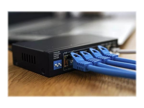 Extralink EUROS - V2 - switch - ohanterad - 4 x 10/100 (PoE+) + 2 x 10/100 (upplänk) - skrivbordsmodell - PoE+ (60 W)