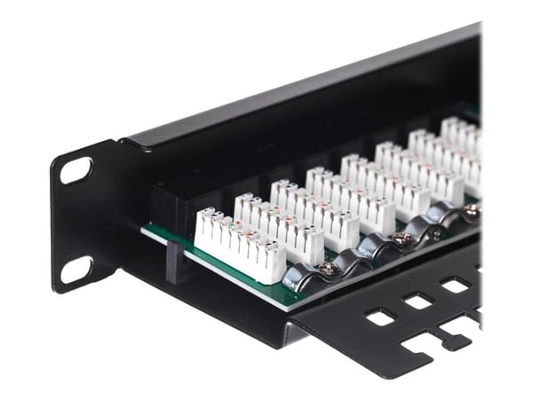 Netrack - Koblingspanel - CAT 5e - UTP - RJ-45 X 24 - svart - 19"