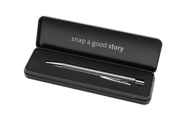 Pelikan Kugelschreiber Snap Metalic K10 Platin im Etui, Klips, Uttrykkbar kulepenn med hengefeste, Blå, 1 stykker, Medium