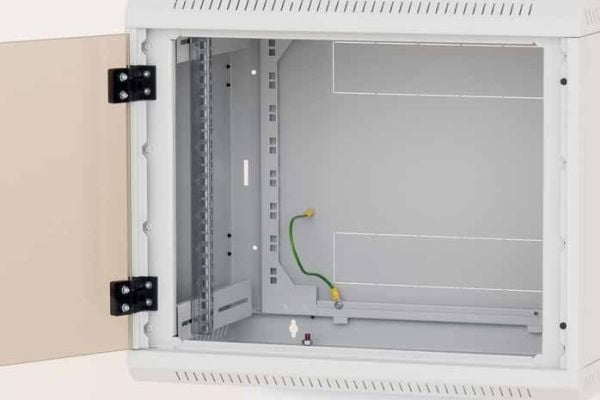 Ripustettava 19" 18U TriTon-kaappi (RBA-18-AS6-CAX-A1)