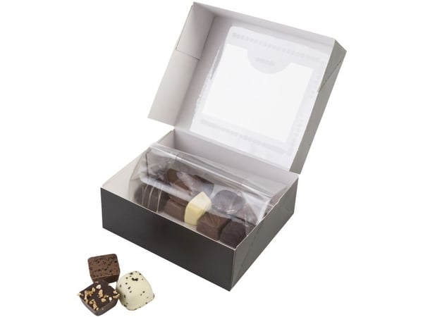 Kageæske, Design 2153,125x125x50mm Pap, sort, Chocolate box with window pakke a 200 stk Fødevaregodk