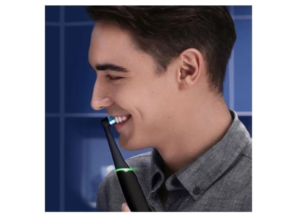 Oral-B iO 6, Aikuinen, Pyörivä hammasharja, Päivittäinen käyttö, Ienhoito, Herkkä, Valkaisu, Musta, Vaaleanpunainen, 2 min, Pyöreä
