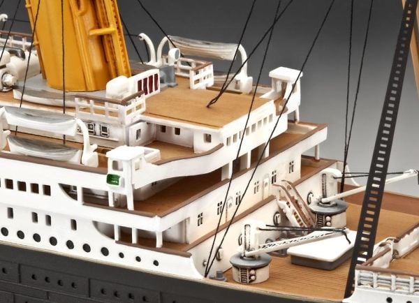 Revell Gavesett 100 år med Titanic - 1:400 - Passasjerskip - Titanic - Monteringssett - Titanic - Avansert (MR-5715)