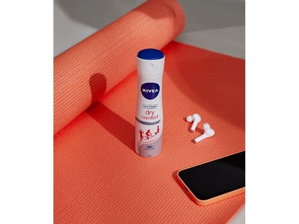 NIVEA Dry Comfort, Kvinder, Antiperspirantti, Suihku deodorantti, Spray, 200 ml, 48 t
