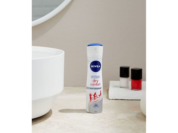 NIVEA Dry Comfort, Kvinder, Antiperspirantti, Suihku deodorantti, Spray, 200 ml, 48 t