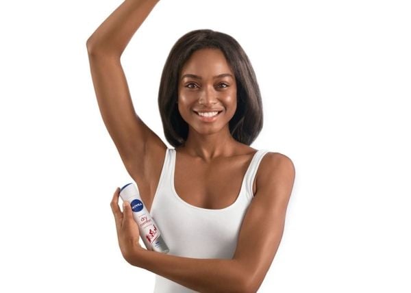 NIVEA Dry Comfort, Kvinder, Antiperspirantti, Suihku deodorantti, Spray, 200 ml, 48 t