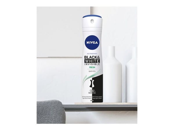 Nivea Black & White Invisible Fresh Deodorant Spray 200ml