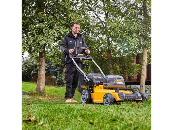 Akkukäyttöinen ruohonleikkuri Dewalt DCMW564P2