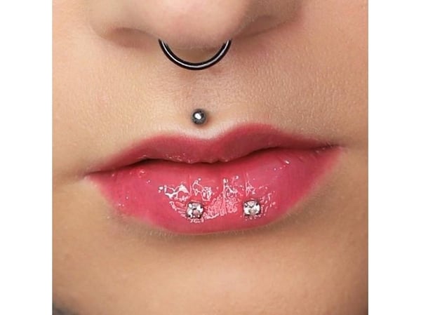 All Tigers Shining Lip Gloss 601 Silence The Critics 8 ml for kvinner