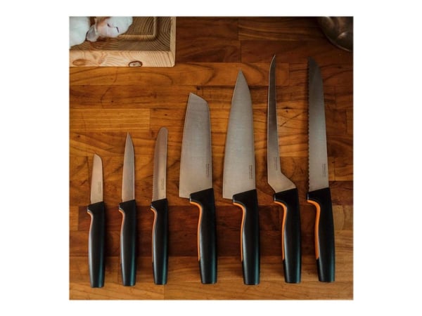 Fiskars FF Santoku aasialainen veitsi