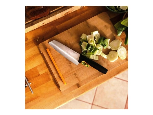 Fiskars FF Santoku aasialainen veitsi