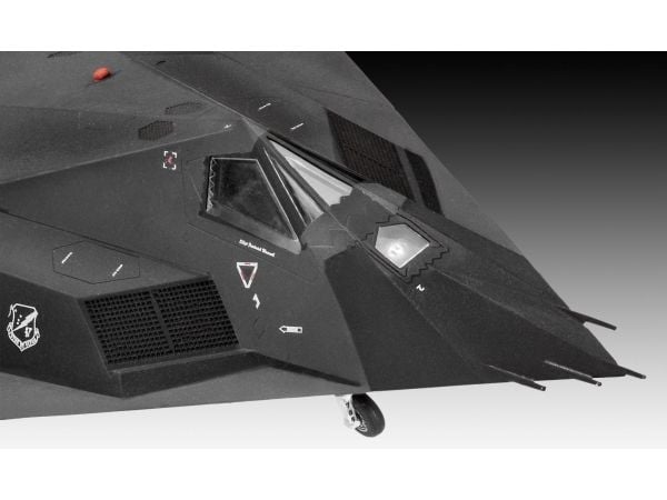 Revell 03899 F-117 10 Modellbausatz F-117A Nighthawk Stealth Fighter im Maßstab 1:72, Level 3