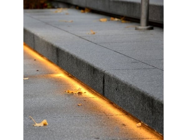 Lite Bulb Moments Smart vattentät LED-list 5 m RGBW – vit