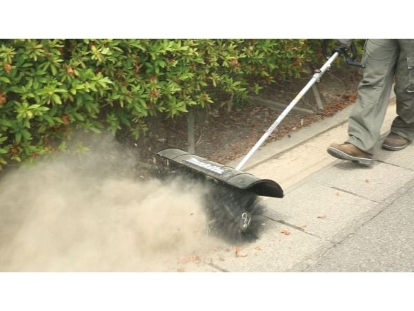 Makita - Sweeping brush attachment - för stubborn dirt, leaves - 250 mm - bredd: 600 mm - för Makita DUX18ZX1, EX2650LH, EX2650LHM
