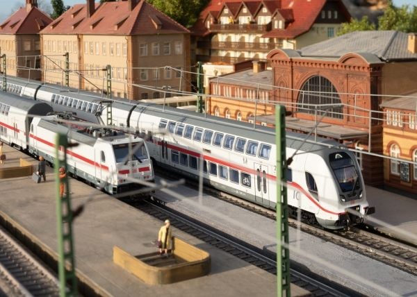 Märklin Class 146.5 Electric Locomotive, HO (1:87), 15 år, Lysegrå, Rød