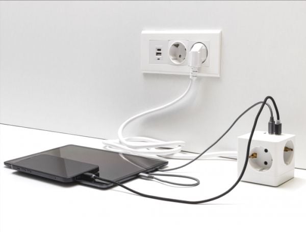 DeLOCK 11497, CEE 7/3 + USB, Valkoinen, 250 V, 16 A, 50 Hz, 3680 W