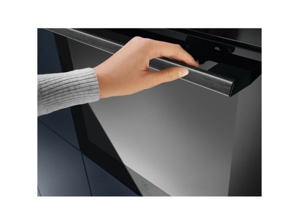 Electrolux SurroundCook 600 EOF5C50BZ - Ovn - innebygd - fordypning - bredde: 56 cm - dybde: 55 cm - høyde: 57.8 cm - med selvrens - Klasse A - svart