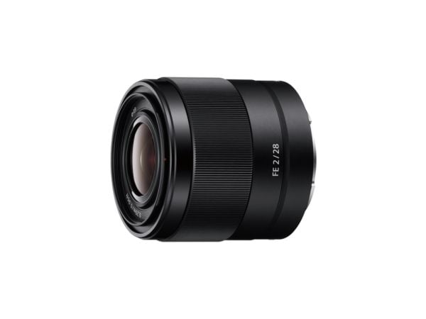 Sony SEL28F20 - Vidvinkelobjektiv - 28 mm - f/2.0 FE - Sony E-mount - för Cinema Line; a VLOGCAM; a1; a1 II; a6700; a7 IV; a7 V; a7C; a7C II; a7CR;...