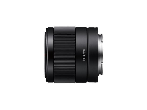 Sony SEL28F20 - Vidvinkelobjektiv - 28 mm - f/2.0 FE - Sony E-mount - för Cinema Line; a VLOGCAM; a1; a1 II; a6700; a7 IV; a7 V; a7C; a7C II; a7CR;...