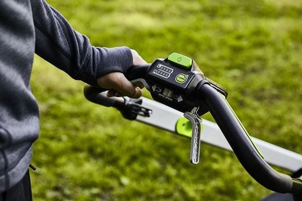 Batteridrevet gressklipper Greenworks 60V børsteløs motor, 51 cm sett, lader + 1 batteri 4Ah (GD60LM51SPK4)
