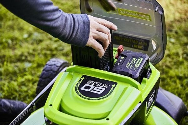 Batteridrevet gressklipper Greenworks 60V børsteløs motor, 51 cm sett, lader + 1 batteri 4Ah (GD60LM51SPK4)