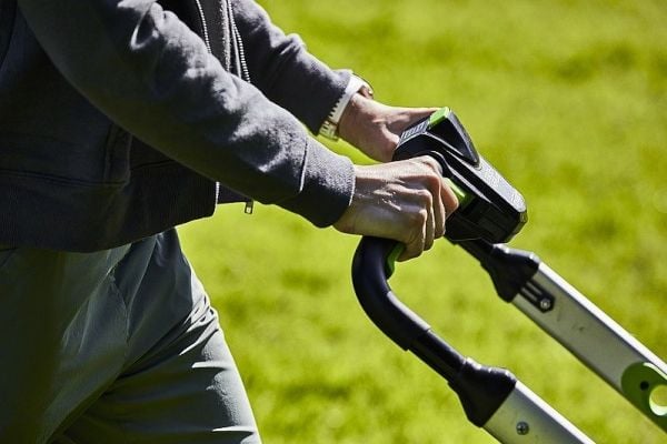 Trådløs gressklipper med driv 60V 4Ah 51 cm Greenworks GD60LM51SPK4 - 2514307UB
