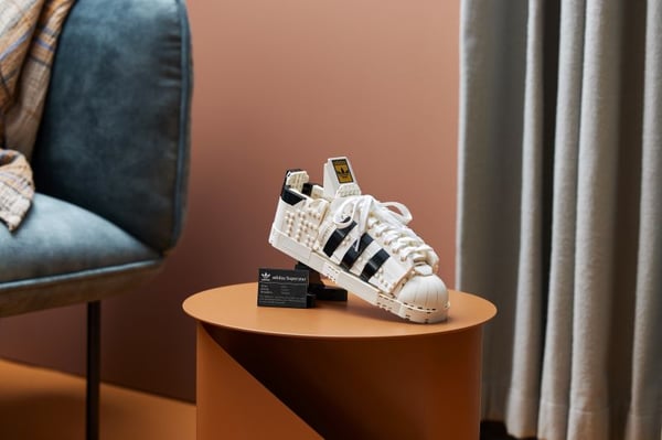 LEGO Icons 10282 adidas Originals Superstar