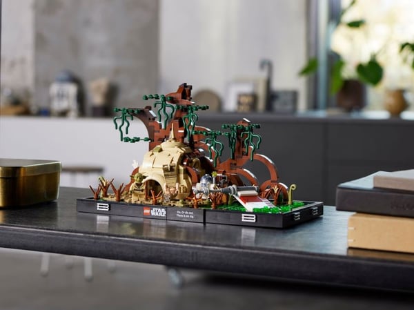 LEGO Star Wars 75330 Dagobah Jedi Training Diorama