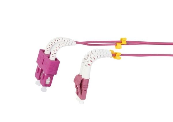 LWL fiberpatchkabel 15 m LC/SC 50/125 µm OM4 AD2 mm flexibel knäckskyddshylsa Synergy 21