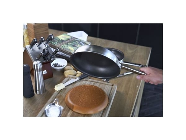 ZWILLING Pro, Rund, Allmän matlagning, Svart, Rostfritt stål, Duraslide Ultra, Matteo Thun & Antonio Rodriguez, 230 ° C