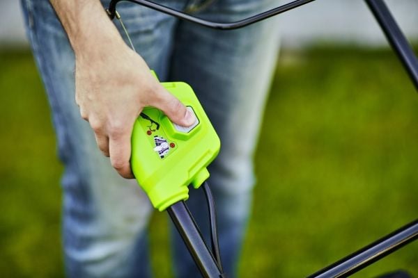 Greenworks 2516107, Gressklipper som man spaserer bak, 520 m², 33 cm, 2,5 cm, 7,5 cm, 260 m²