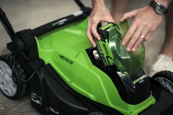Greenworks G40LM41 Batteri Gräsklippare 40V - Inkl. 4 Ah batteri och laddare