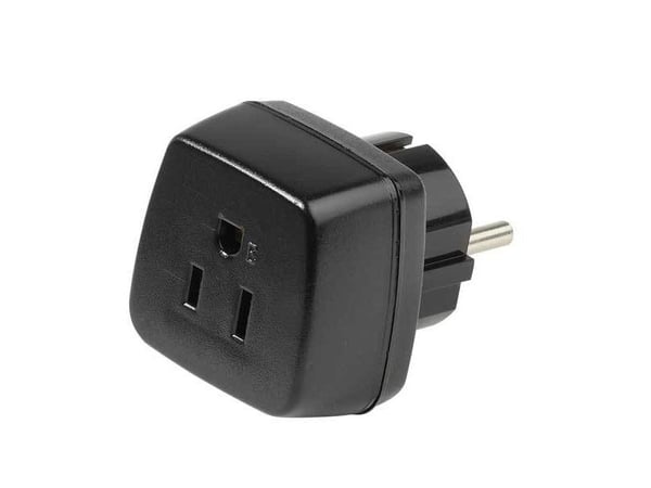 TA USA/EU MATKASOVITIN USA-PISTOKE - SCHUKO-PISTOKE