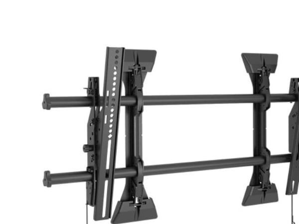 Chief Fusion Medium Portrait Tilt TV Wall Mount - For Displays 43-47" - Black - Monteringssett (tippeveggmontering, 2 grensesnittsbøyler) - for fla...