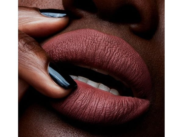 MAC Retro Matte Liquid Lipcolor toppad med Brandy, 5 ml