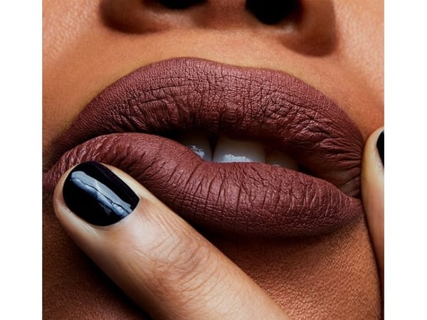 MAC Retro Matte Liquid Lipcolor toppad med Brandy, 5 ml