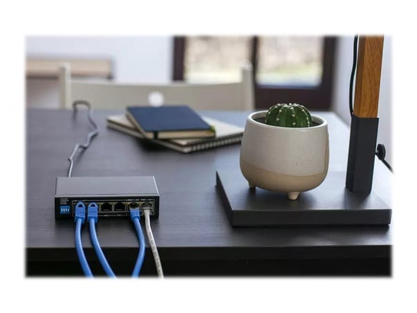 Extralink KRIOS - Switch - ikke-styrt - 4 x 10/100/1000 (PoE+) + 2 x 10/100/1000 (opplink) - stasjonær - PoE+ (60 W)