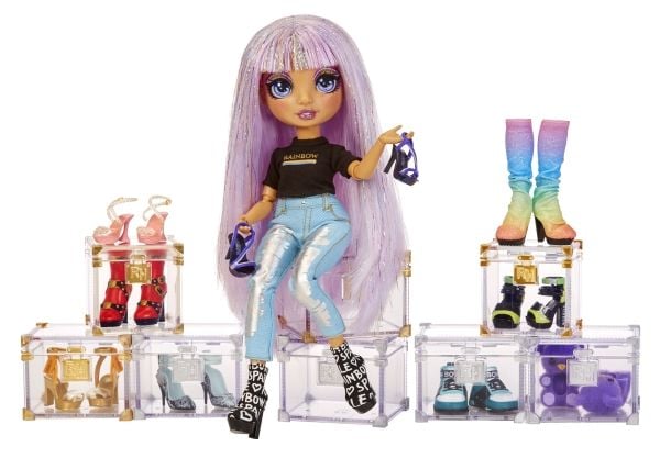 MGA MGA MGA Rainbow High Accessories Studio Series 1, Surprise Shoe Box S Lajitelma PDQ 586074 op.27kpl sekoitushinta/kpl